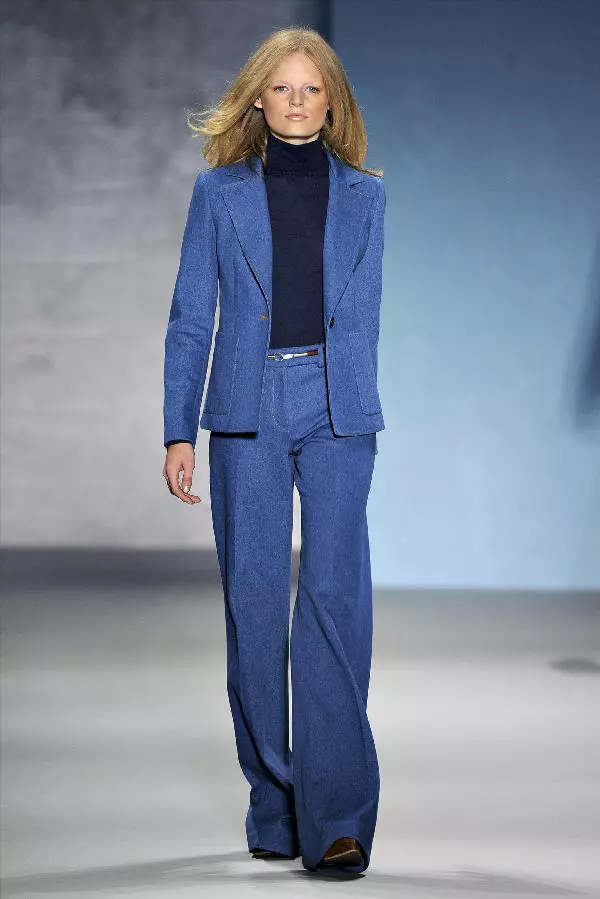 Шта носити плаве панталоне 2021 (109 фотографија): Светли и тамно плави, женски елегантни модели 967_35