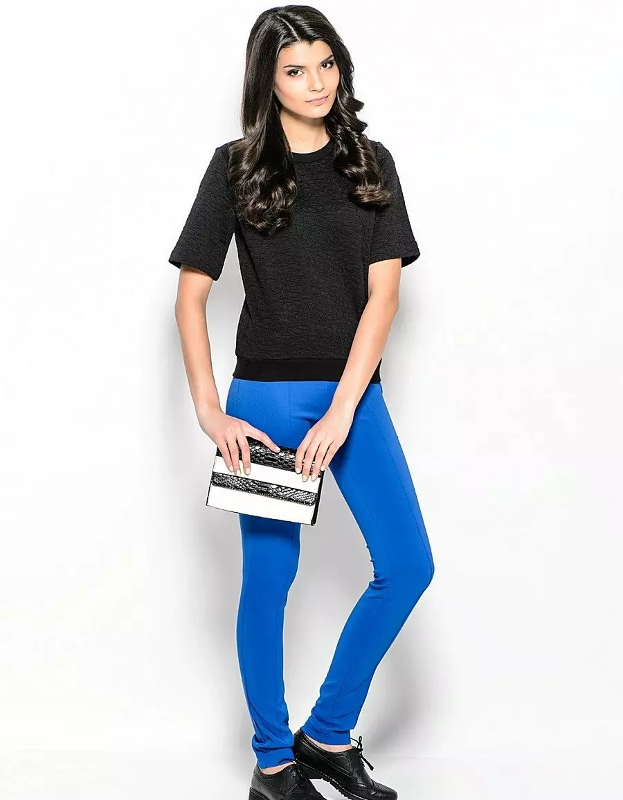 Шта носити плаве панталоне 2021 (109 фотографија): Светли и тамно плави, женски елегантни модели 967_62