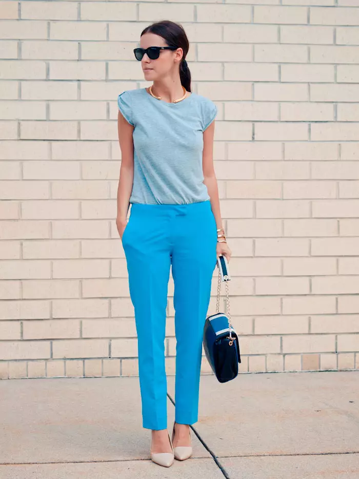 Cosa indossare pantaloni blu 2021 (109 foto): Blu splendente e blu scuro, modelli eleganti femminili 967_7