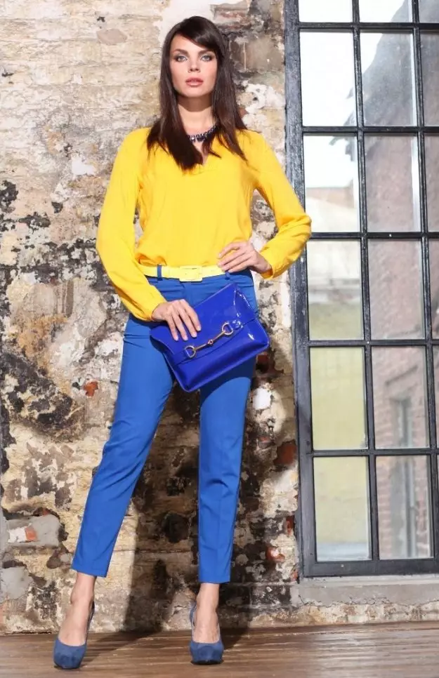 Какво да носите сини панталони 2021 (109 снимки): ярки и тъмносини, женски стилни модели 967_75