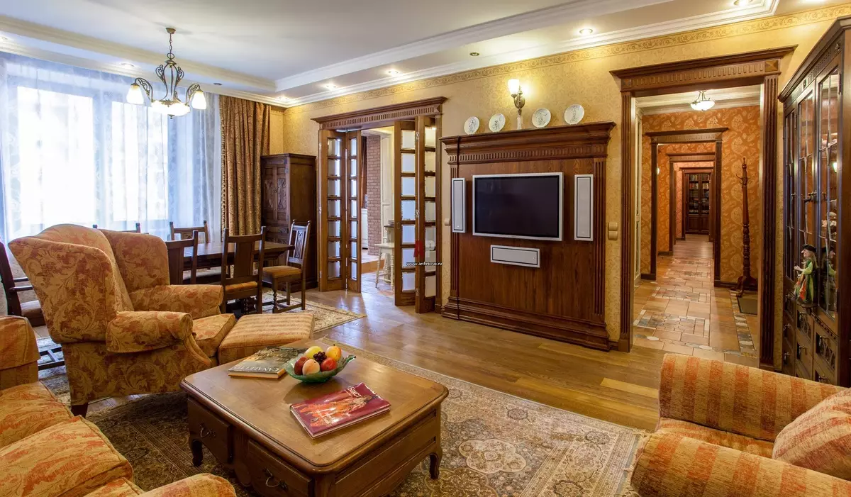 Classic Sala de estar (88 fotos): Design de interiores em estilos contemporâneos e americanos clássicos, belas salas de estar em cores brilhantes, escolhendo pinturas no quarto 9681_21