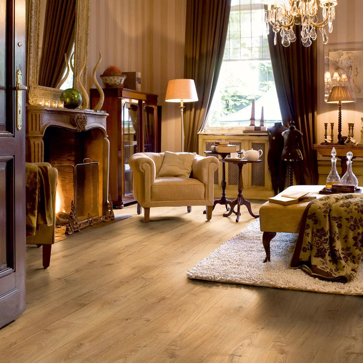 Klassieke woonkamer (88 foto's): Binneontwerp in style Kontemporêre en Amerikaanse klassieke, pragtige woonkamers in helder kleure, die keuse van skilderye in die kamer 9681_61