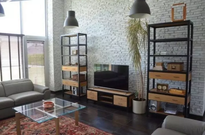 Loft cameră de zi (117 poze): Sala de design interior cu șemineu, exemple de un mic cameră de zi cu elemente de mansardă 9684_112