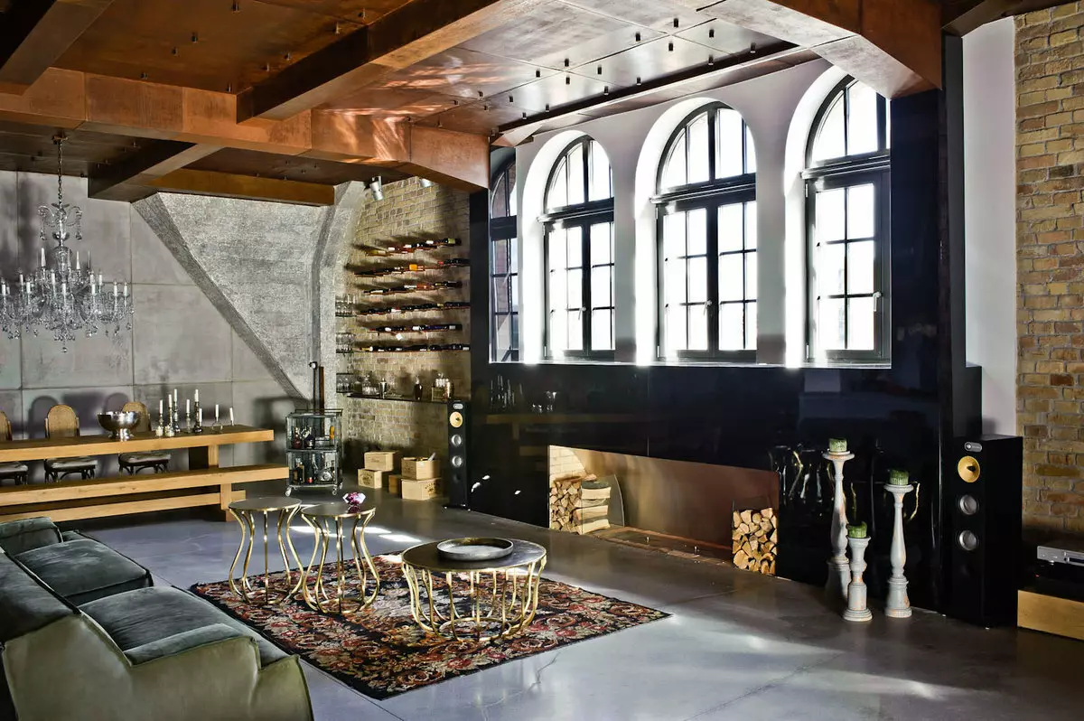 Loft σαλόνι (117 φωτογραφίες): Εσωτερική αίθουσα σχεδιασμού με τζάκι, παραδείγματα ενός μικρού καθιστικού με σοφίτα 9684_25