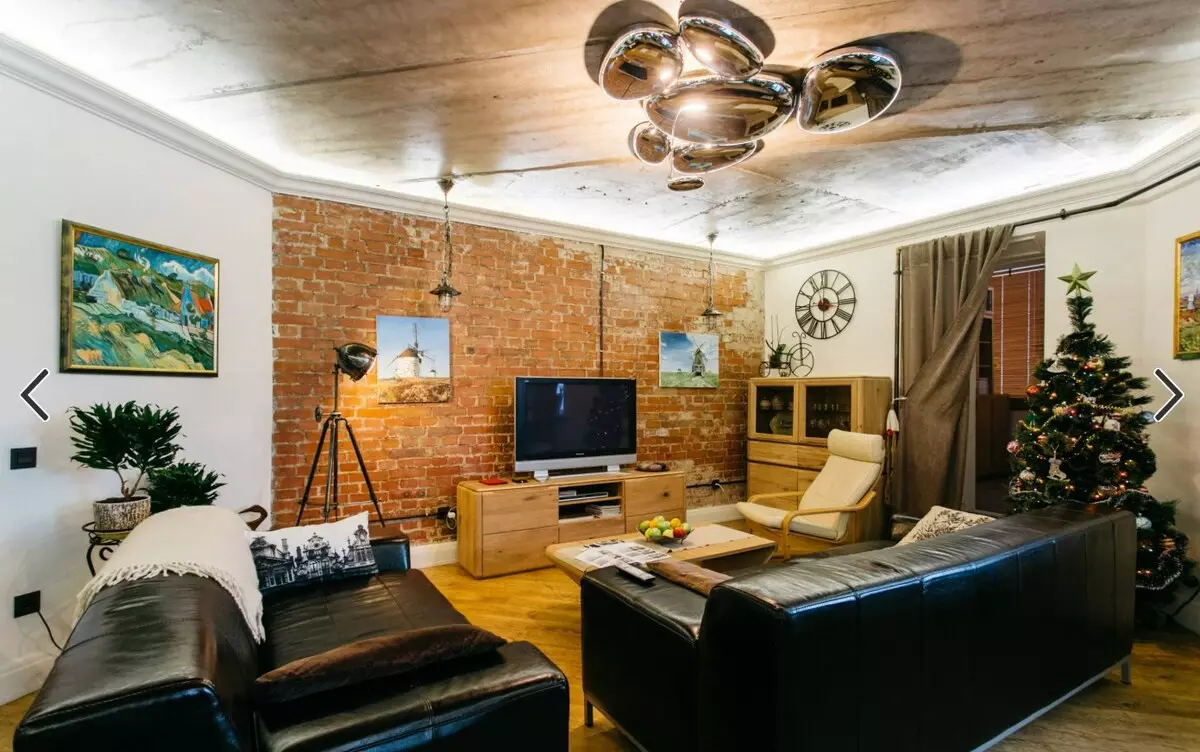 Loft cameră de zi (117 poze): Sala de design interior cu șemineu, exemple de un mic cameră de zi cu elemente de mansardă 9684_82