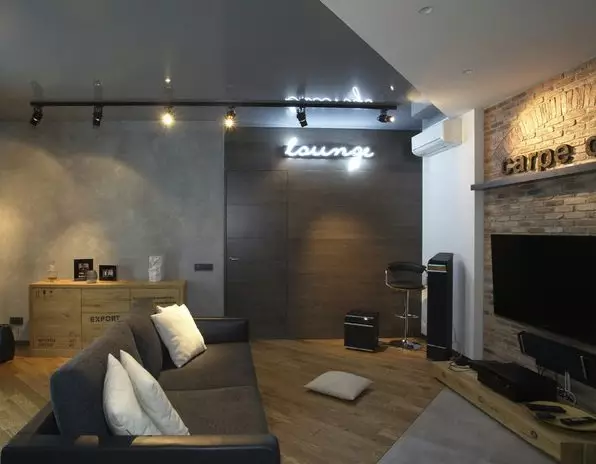 Room Living Loft (117 foto): Salla e dizajnit të brendshëm me fireplace, shembuj të një dhome të vogël të jetesës me elemente papafingo 9684_83