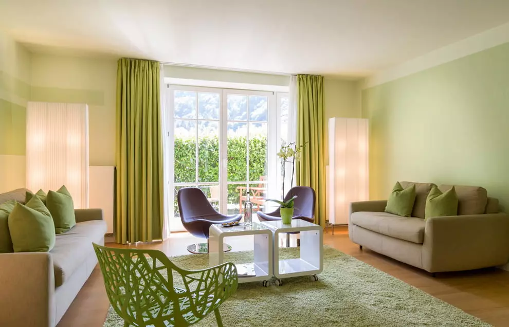 Stue i lette farver (80 billeder): Interiørdesign i klassiske og moderne lysstile, brugen af ​​lyse accenter i det lyse rum 9696_42