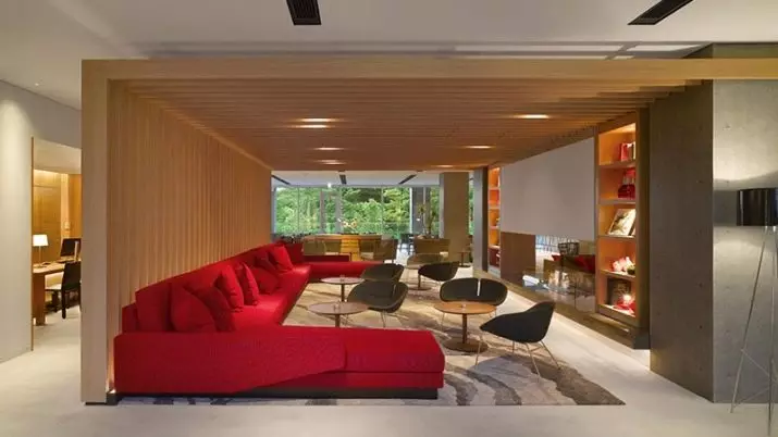 Sala de estar en una casa de madera (69 fotos): Opciones de diseño de interiores para la sala de estar del país. ¿Cómo organizar una sala en el país justo y con buen gusto? 9700_35