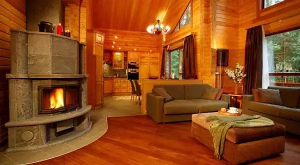 Sala de estar en una casa de madera (69 fotos): Opciones de diseño de interiores para la sala de estar del país. ¿Cómo organizar una sala en el país justo y con buen gusto? 9700_43
