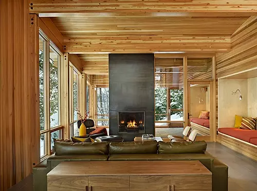 Sala de estar en una casa de madera (69 fotos): Opciones de diseño de interiores para la sala de estar del país. ¿Cómo organizar una sala en el país justo y con buen gusto? 9700_45