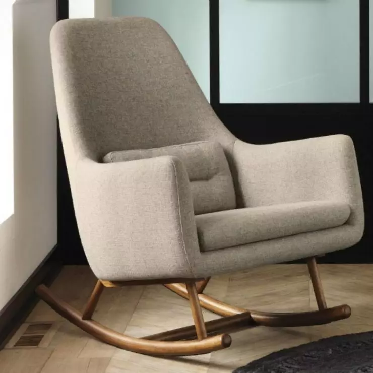 Stue stol (67 billeder): Moderne stilfulde små designstole med høj ryg i hallen og smukke små spinning stole, andre modeller i interiøret 9709_5