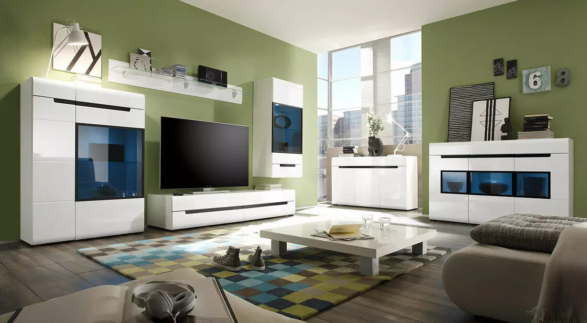Baltās moduļu dzīvojamās istabas mēbeles: glancētu un matētu moduļu sistēmu dizains baltajos toņos 9717_10
