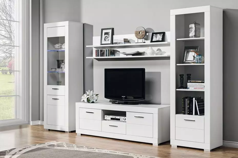 Baltās moduļu dzīvojamās istabas mēbeles: glancētu un matētu moduļu sistēmu dizains baltajos toņos 9717_19
