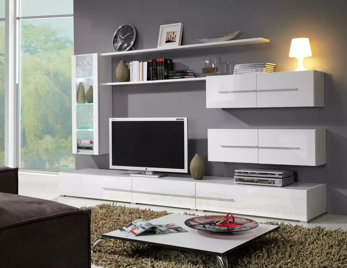 Baltās moduļu dzīvojamās istabas mēbeles: glancētu un matētu moduļu sistēmu dizains baltajos toņos 9717_3