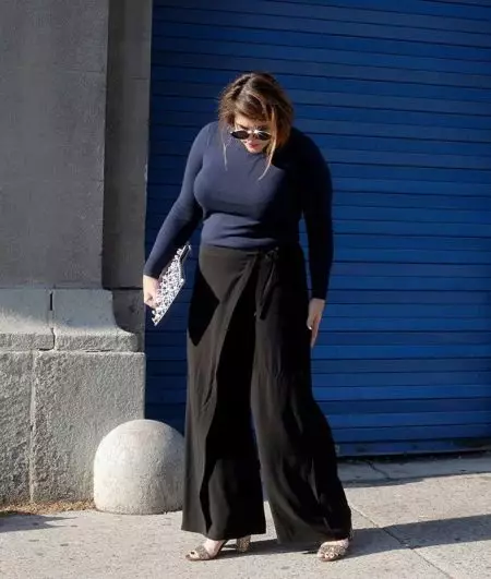 Široke ženske hlače 2021 (82 fotografij): Kaj nositi, za ženske s širokimi boki, z visokim pasom 971_65