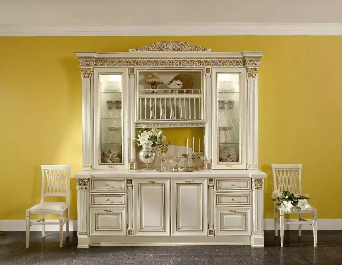 Buffets pour le salon: Choisissez les buffets d'angle-armoires, buffets - commodes et autres modèles pour la vaisselle, des meubles dans le style de couleur classique Wenge et d'autres nuances 9722_9