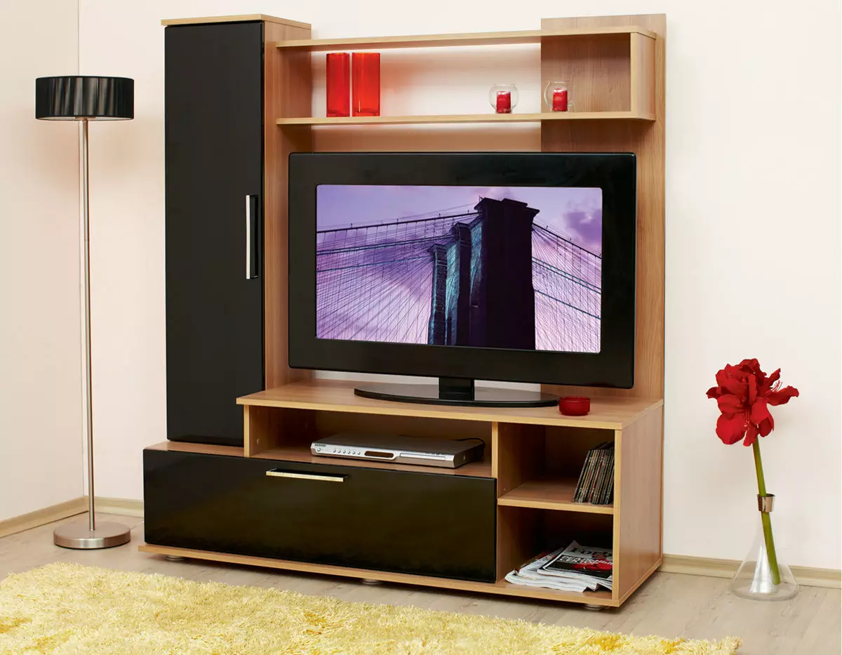 テレビの下のリビングルームの家具（47枚の写真）：ホールのどのような種類の家具がテレビのゾーンに適していますか？最高の製造業者の評価 9728_17