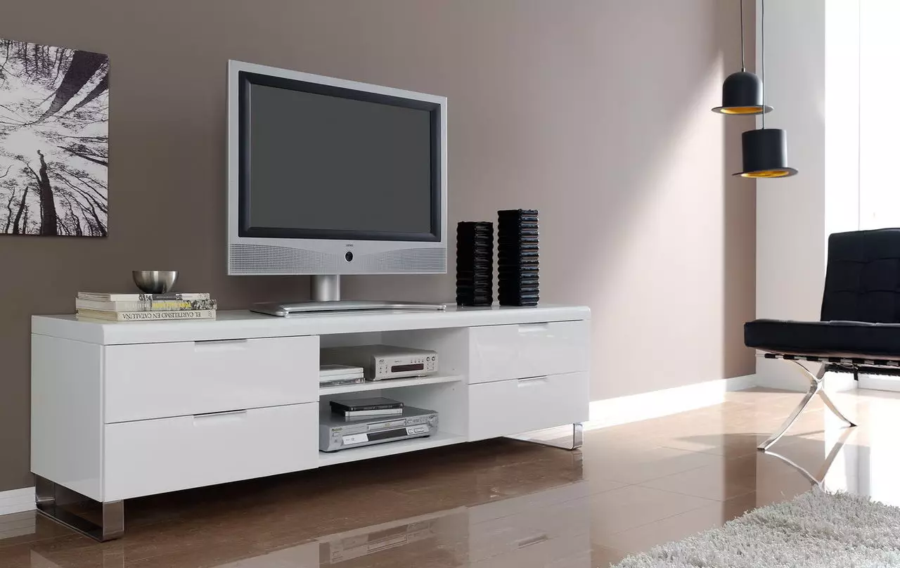 テレビの下のリビングルームの家具（47枚の写真）：ホールのどのような種類の家具がテレビのゾーンに適していますか？最高の製造業者の評価 9728_24
