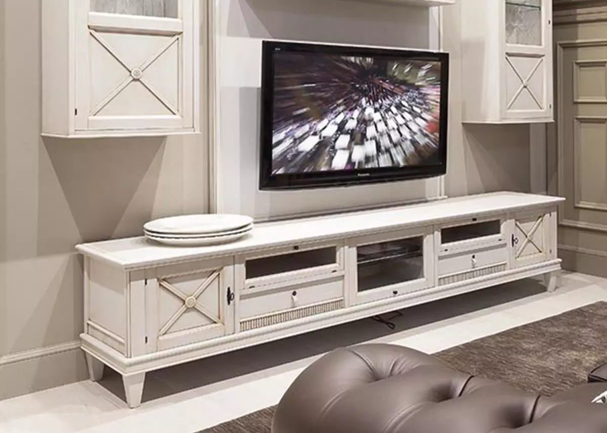 テレビの下のリビングルームの家具（47枚の写真）：ホールのどのような種類の家具がテレビのゾーンに適していますか？最高の製造業者の評価 9728_27
