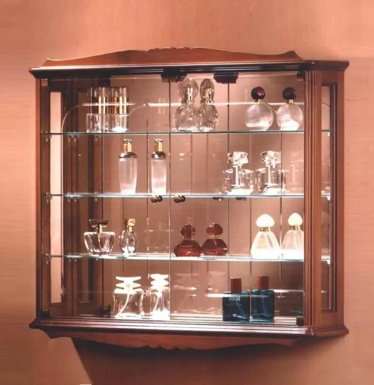 نمایشگاه برای ظروف در اتاق نشیمن (82 عکس): پنجره های شیشه ای شیشه ای و کابینت، پنجره های فروشگاه و نمایشگاه بوفه ها در سبک کلاسیک و سایر انواع مبلمان 9730_20