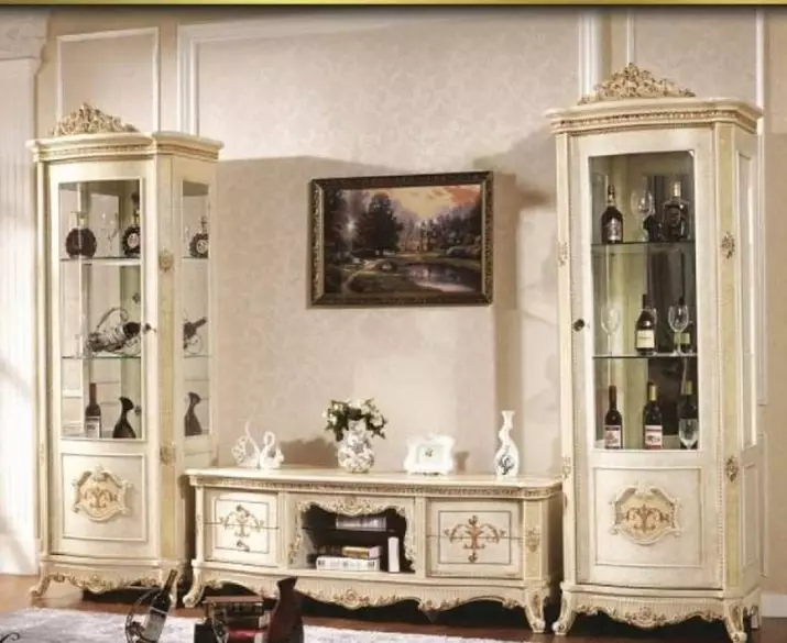 Витрини за ястия в хола (82 снимки): ъглов стъкло и шкафове, витрини и витрини в стила на класически и други видове мебели 9730_73