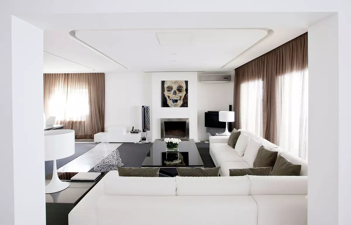 Spilgtas mēbeles dzīvojamā istabā: mēbeles klasiskās un citos stilos balto toņos zālē interjerā 9731_28