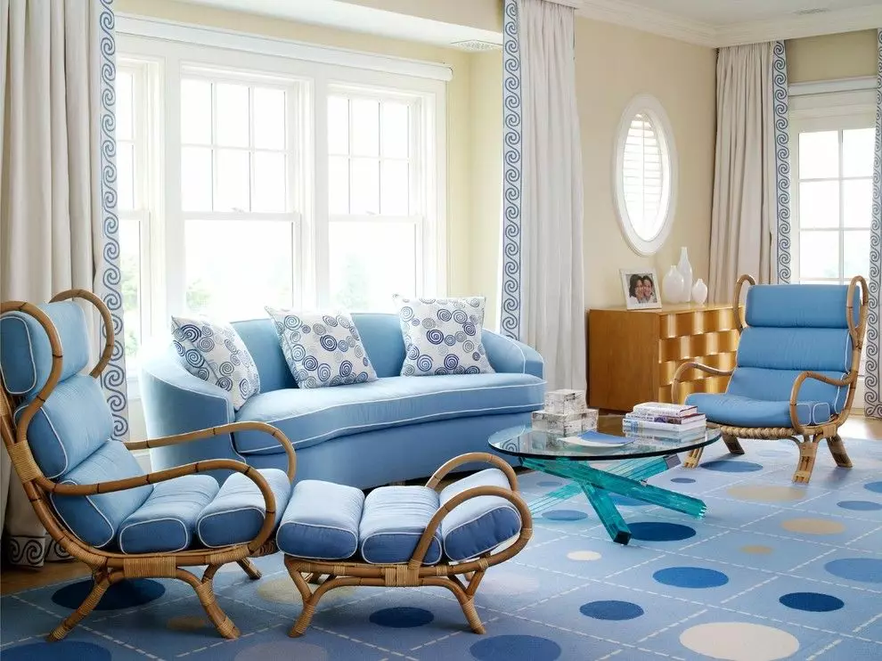 Světlý nábytek pro obývací pokoj: nábytek v klasických a jiných stylech v bílých tónech v interiéru haly 9731_32