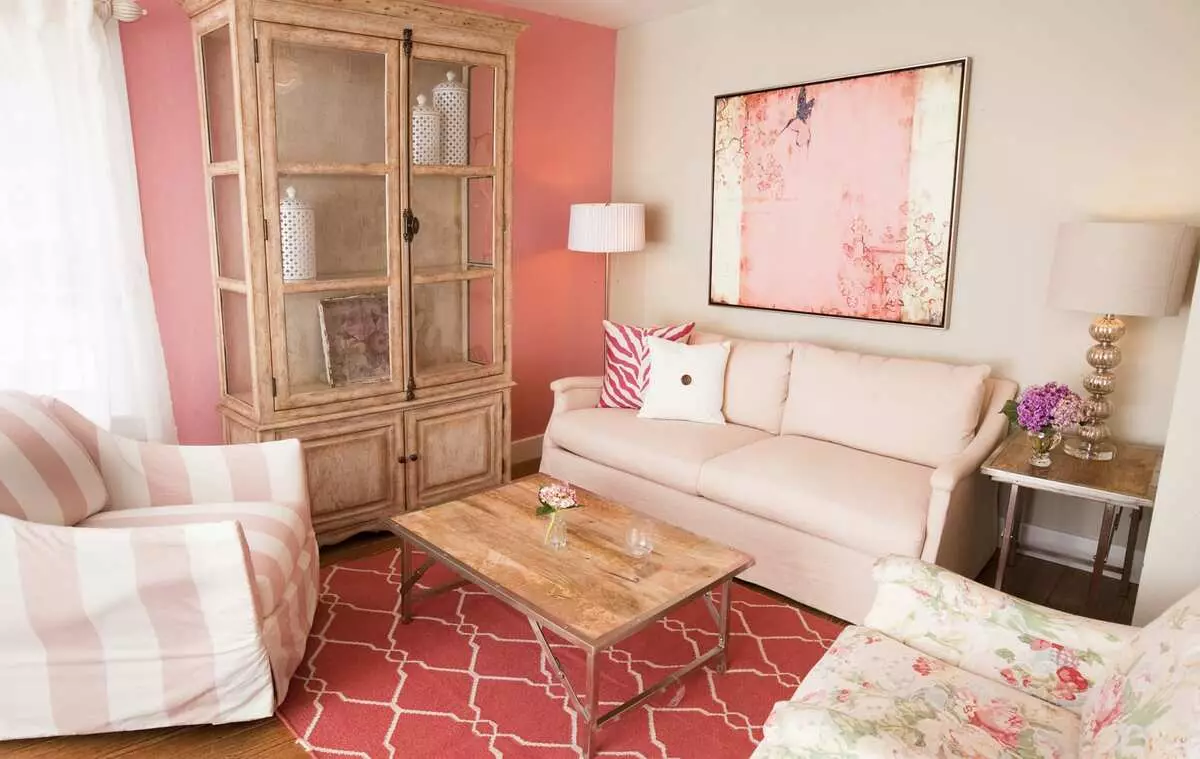Muebles brillantes para la sala de estar: muebles en clásicos y otros estilos en tonos blancos en el interior de la sala. 9731_34