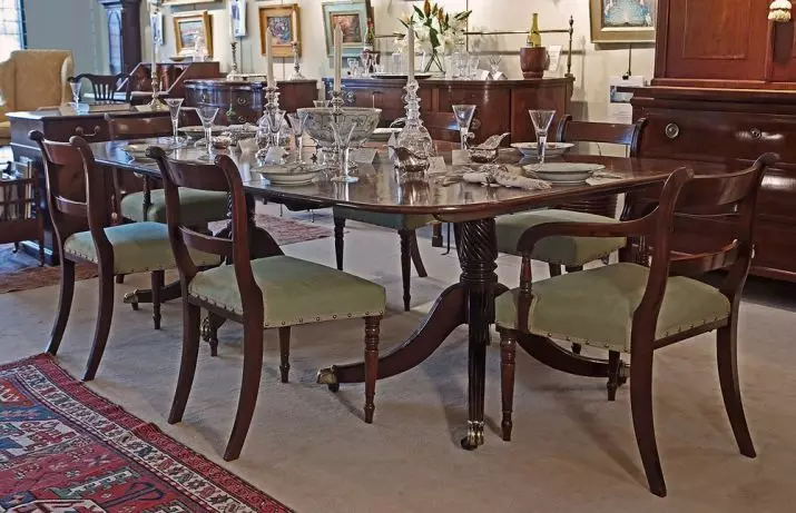 رہنے کے کمرے کے لئے سلائڈنگ ٹیبل: ایک اوندا اور گول بڑے کھانے کی میز کو منتخب کرنے کے لئے تجاویز. روسی پیداوار کے خوبصورت، جدید میزیں کا جائزہ لیں. دلچسپ مثالیں 9732_2