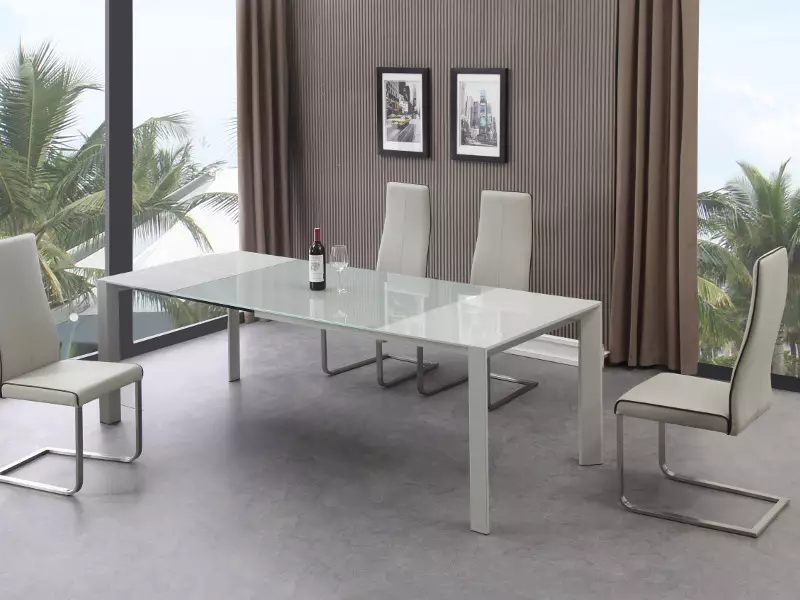 Svetainės lentelės ir kėdės (56 nuotraukos): pasirinkite baldus klasikinio stiliaus salės, modernių ir klasikinių pietų grupių su stumdomu stalu. 9742_24