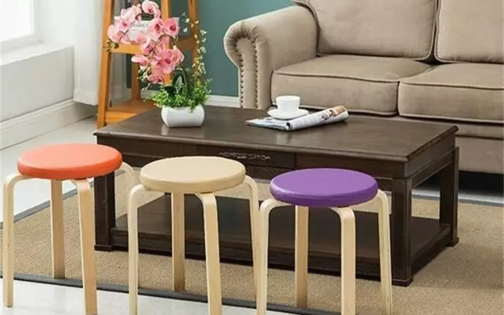 거실 용 테이블과 의자 (56 장의 사진) : 클래식 스타일 홀, 현대적인 점심 식탁을위한 가구를 선택하십시오. 9742_33