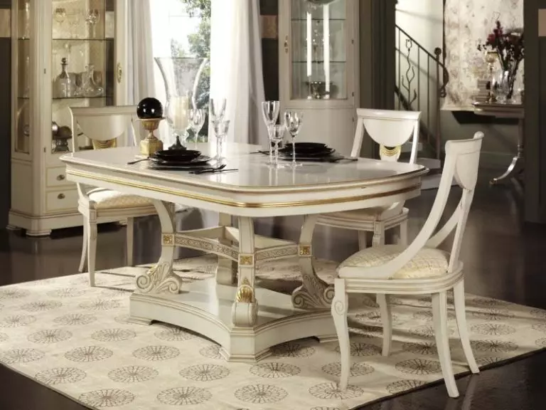 Tafels en stoele vir die woonkamer (56 foto's): Kies meubels vir die klassieke styl saal, moderne en klassieke middagete groepe met gly tafel. 9742_39