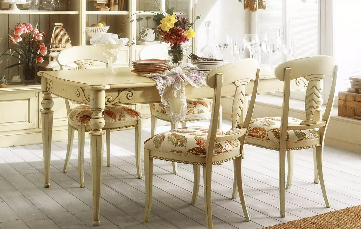 Bord och stolar för vardagsrummet (56 bilder): Välj Möbler för Classic Style Hall, moderna och klassiska lunchgrupper med glidbord. 9742_43