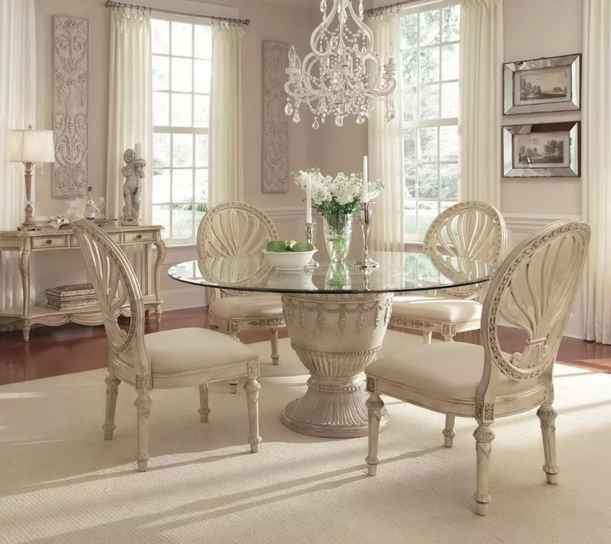 Tafels en stoele vir die woonkamer (56 foto's): Kies meubels vir die klassieke styl saal, moderne en klassieke middagete groepe met gly tafel. 9742_44