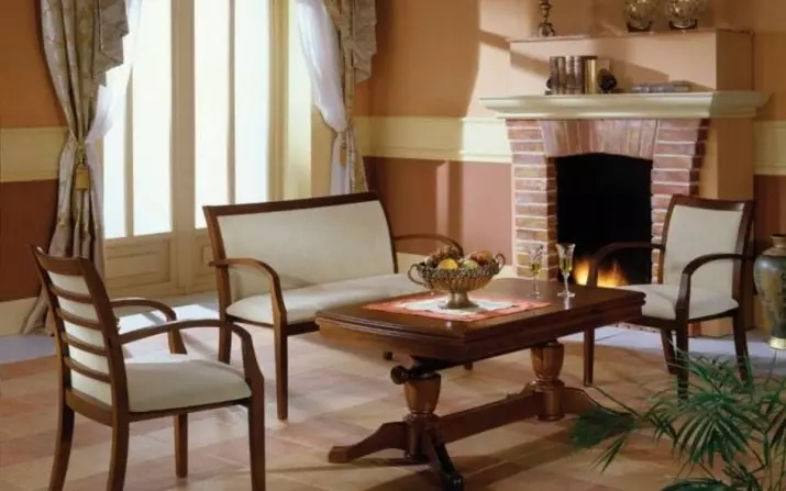 Galdi un krēsli dzīvojamā istabā (56 fotogrāfijas): izvēlieties mēbeles klasiskās stila zālei, modernām un klasiskām pusdienu grupām ar bīdāmu galdu. 9742_56