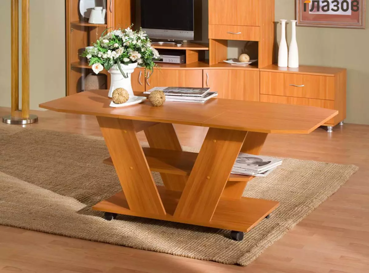 Pengubah meja untuk ruang tamu (62 foto): lipat makan meja bulat dan meja gelongsor-berdiri, meja konsol lipat dan model lain di dalam dewan 9745_23
