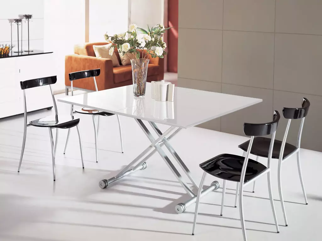 Tischtransformator für Wohnzimmer (62 Fotos): Faltende Speise-Rundtische und Schiebe-Tische-Ständer, Faltkonsolen-Tische und andere Modelle in der Halle 9745_30