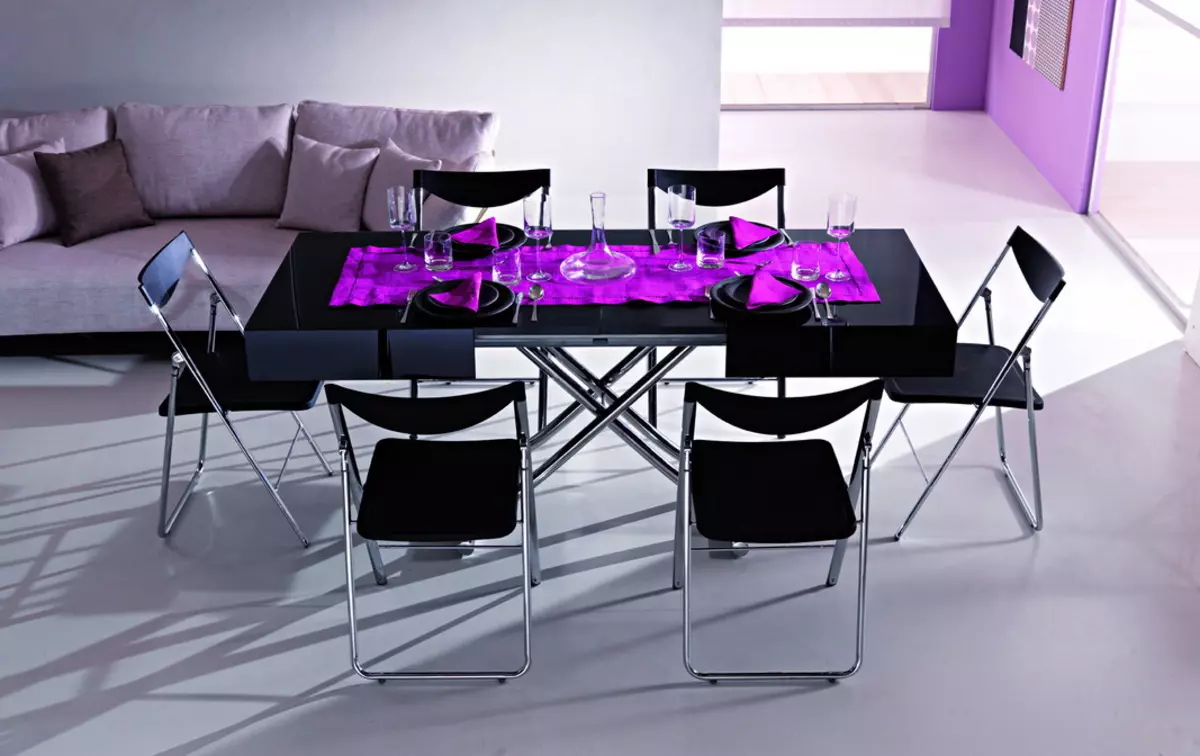 Table Transformer สำหรับห้องนั่งเล่น (รูปภาพ 62 ภาพ): การรับประทานอาหารพับโต๊ะกลมและโต๊ะเลื่อนโต๊ะพับคอนโซลและรุ่นอื่น ๆ ในห้องโถง 9745_41