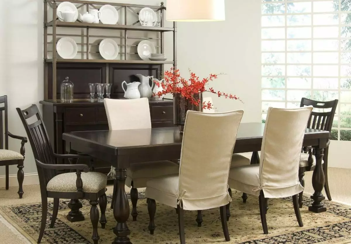 Cadeiras para a sala de estar (66 fotos): fermosos modelos modernos para o salón con brazos e sen, cadeiras de deseño italiano ao estilo do clásico e outros 9746_10