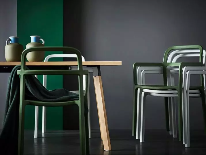 Cadeiras para a sala de estar (66 fotos): fermosos modelos modernos para o salón con brazos e sen, cadeiras de deseño italiano ao estilo do clásico e outros 9746_14
