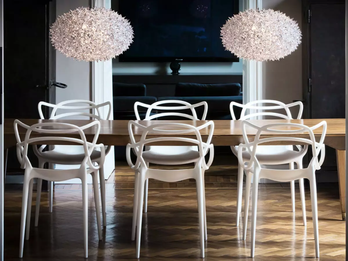 Cadeiras para a sala de estar (66 fotos): fermosos modelos modernos para o salón con brazos e sen, cadeiras de deseño italiano ao estilo do clásico e outros 9746_38