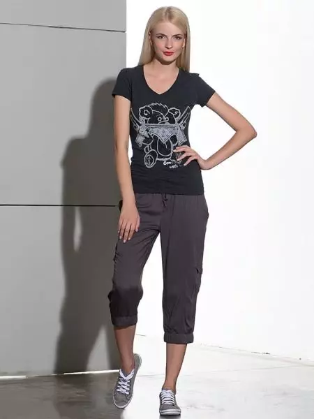 Hlače Capri (106 fotografij): Ženske modele 2021, s tem, kaj nositi 974_106