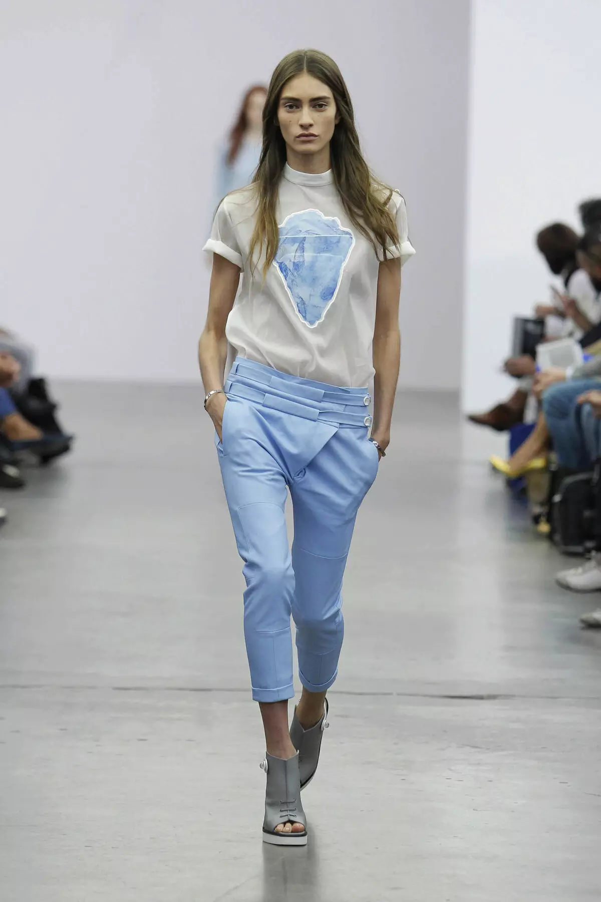 Pantalons Capri (106 fotos): models de Dones 2021, amb el que a el desgast 974_66
