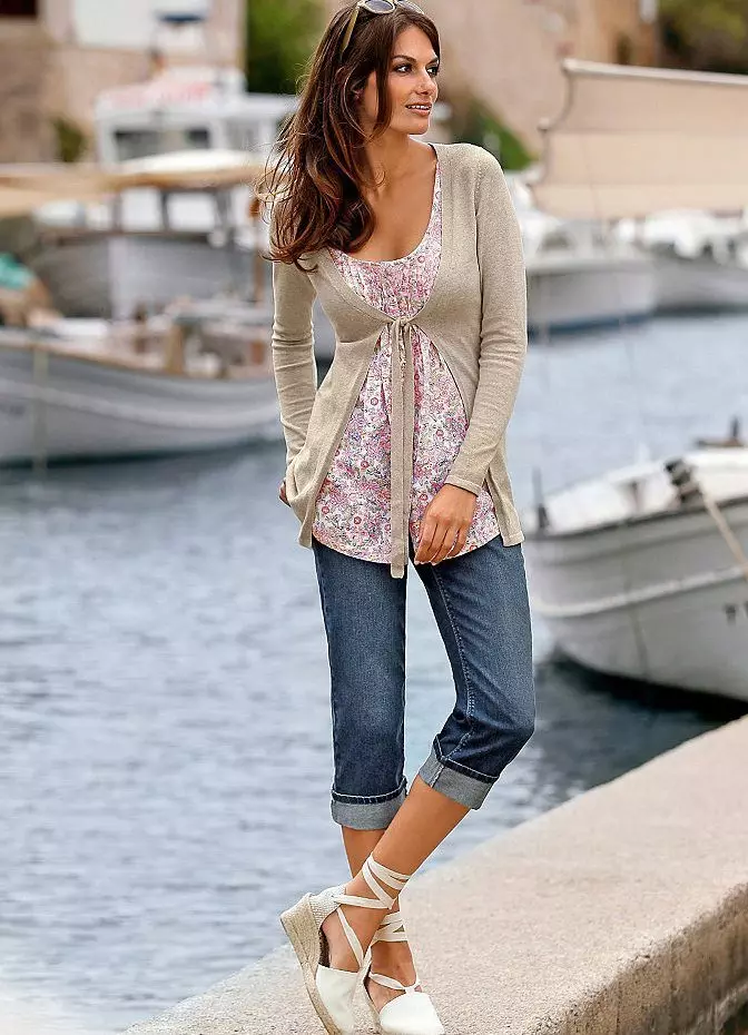 Pants Capri (106 fotos): Modelos femininos 2021, co que vestir 974_87