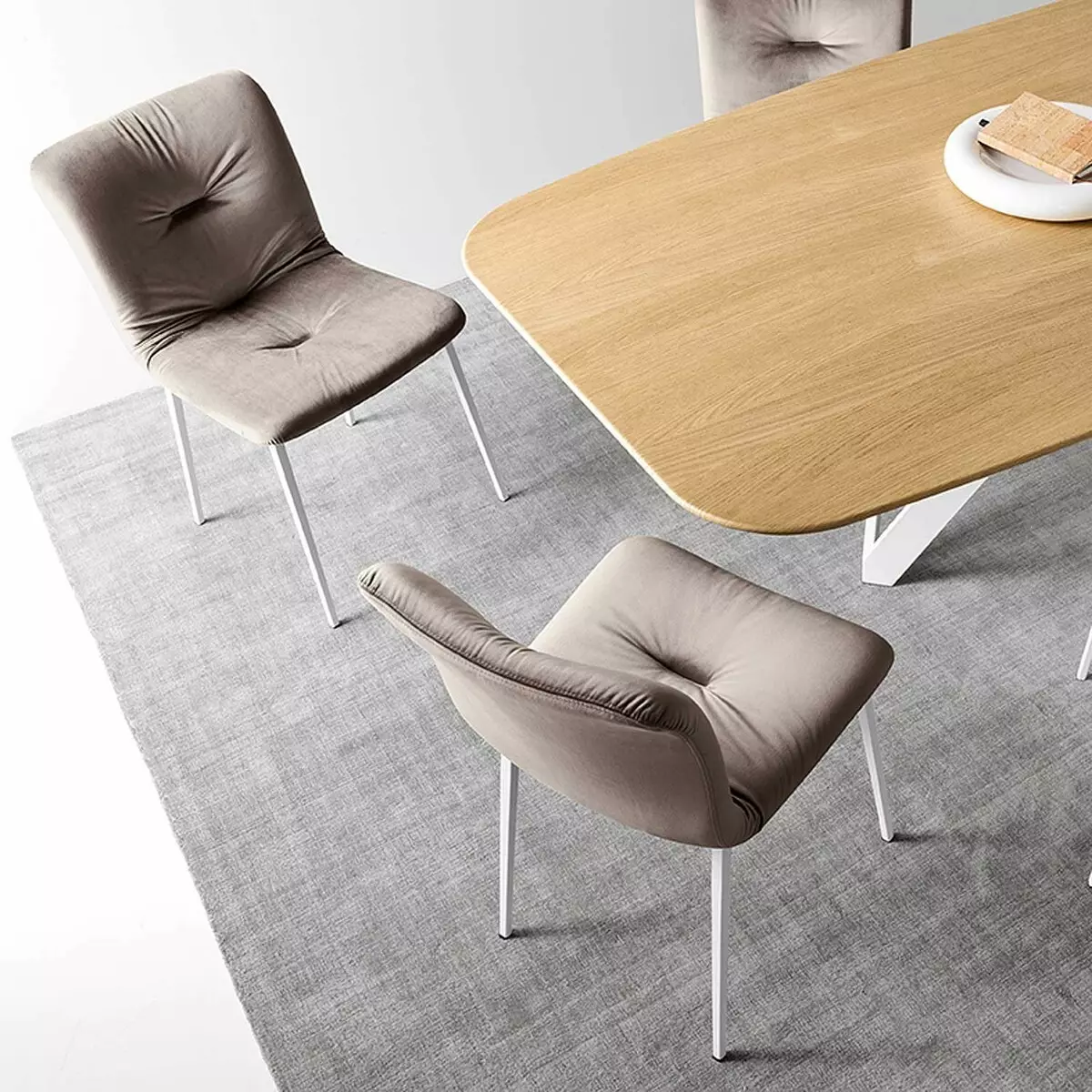Weiche Stühle für das Wohnzimmer: Stuhlstühle Merkmale, weiche Rücken- und Armlehnenmodelle und andere Optionen 9751_3