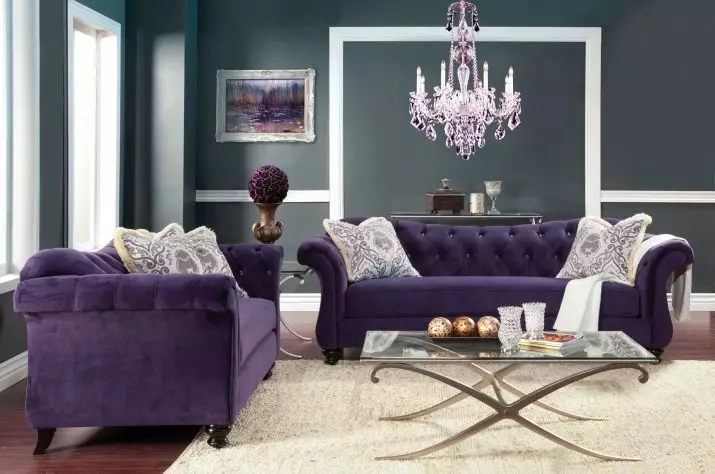 Siesas dzīvojamā istabā (157 fotogrāfijas): pārskats par mīkstajiem dīvāniem zālei, stilīgs pusapaļš un p-formas, neprofināls un elites taisnas dīvāni interjerā. Kā izvēlēties? 9758_125