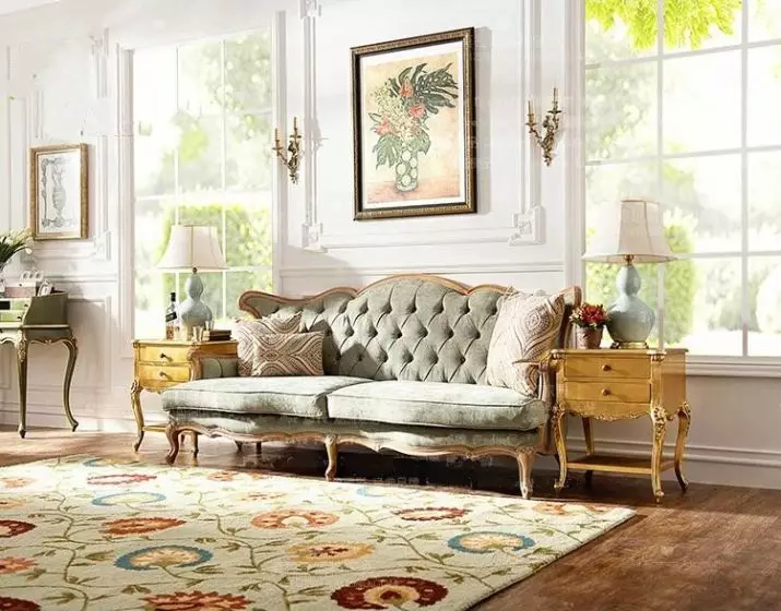 Siesas dzīvojamā istabā (157 fotogrāfijas): pārskats par mīkstajiem dīvāniem zālei, stilīgs pusapaļš un p-formas, neprofināls un elites taisnas dīvāni interjerā. Kā izvēlēties? 9758_127