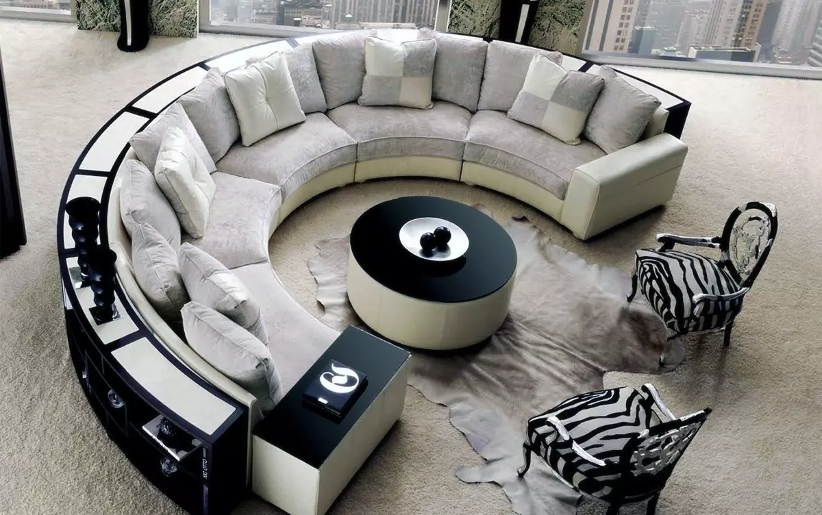 Sives w salonie (157 zdjęć): Przegląd miękkich sof dla sali, stylowe półokrągłe i w kształcie litery P, nieświadome i elitarne proste sofy we wnętrzu. Jak wybrać? 9758_22