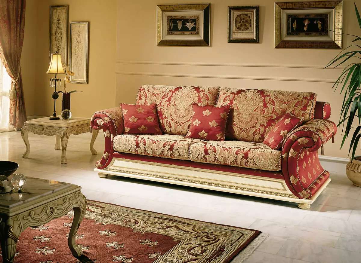 Sives w salonie (157 zdjęć): Przegląd miękkich sof dla sali, stylowe półokrągłe i w kształcie litery P, nieświadome i elitarne proste sofy we wnętrzu. Jak wybrać? 9758_59
