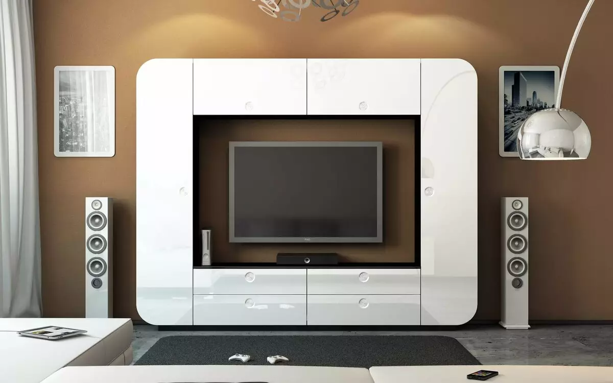 Parets sota el televisor a la sala d'estar (62 fotos): seleccioneu les parets amb TV d'un estil modern i modern. Models de guix sota el televisor gran al vestíbul i altres opcions 9761_23